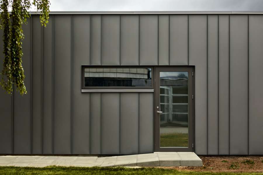 Stærke stålprofiler huser fysioterapeuter, der holder dig stærk, Ranunkelvej 11A, 6900 Skjern